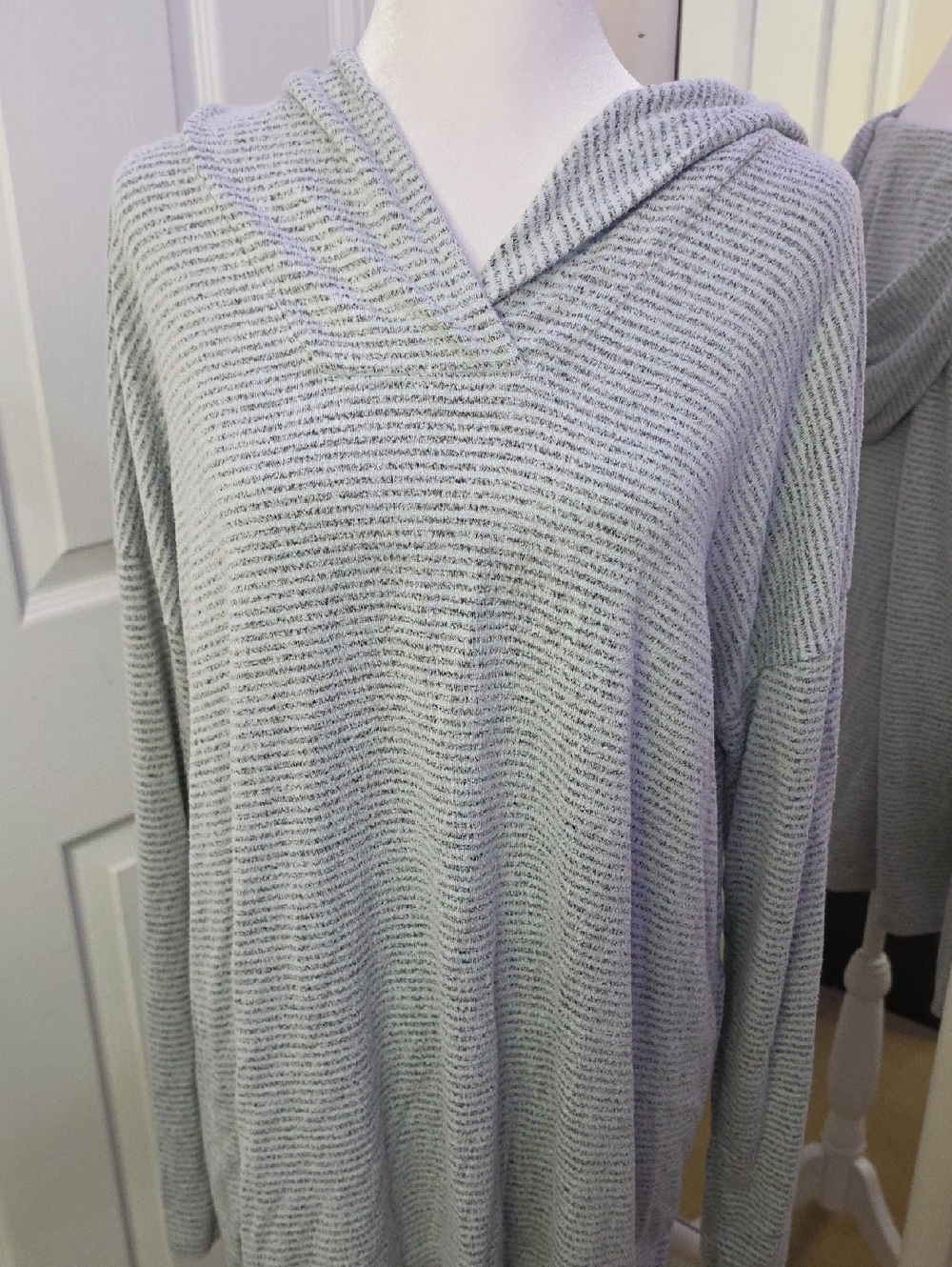 Light Gray Hooded Knit Pullover Sweatshirt